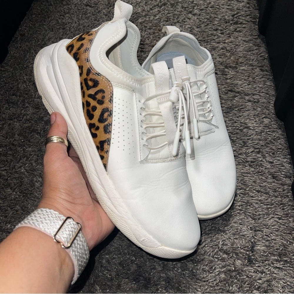 Clove Unisex Nursing Shoes In The Classic LX White Leopard Style Sz W8/ M7